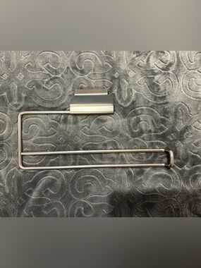 Paper Towel Holder Over The Cabinet